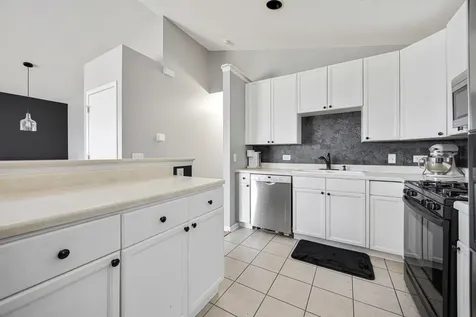 1002 Castleshire Drive Woodstock IL 60098