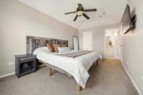1002 Castleshire Drive Woodstock IL 60098