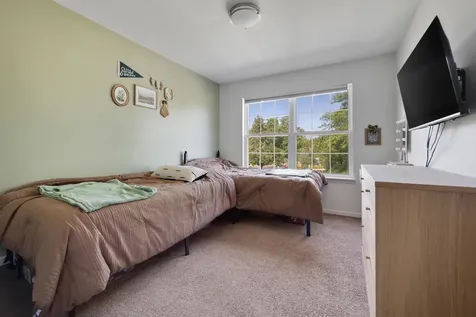 1002 Castleshire Drive Woodstock IL 60098