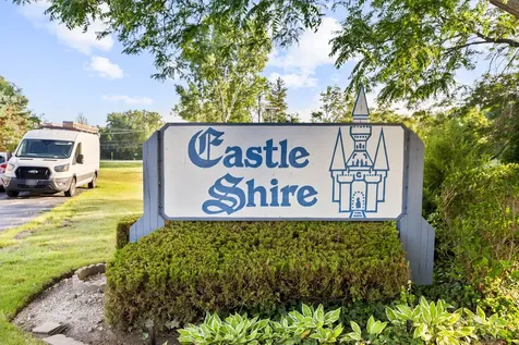 1002 Castleshire Drive Woodstock IL 60098