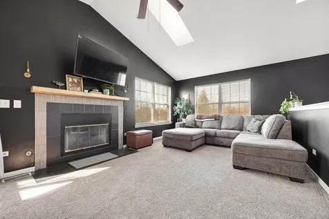 1002 Castleshire Drive Woodstock IL 60098