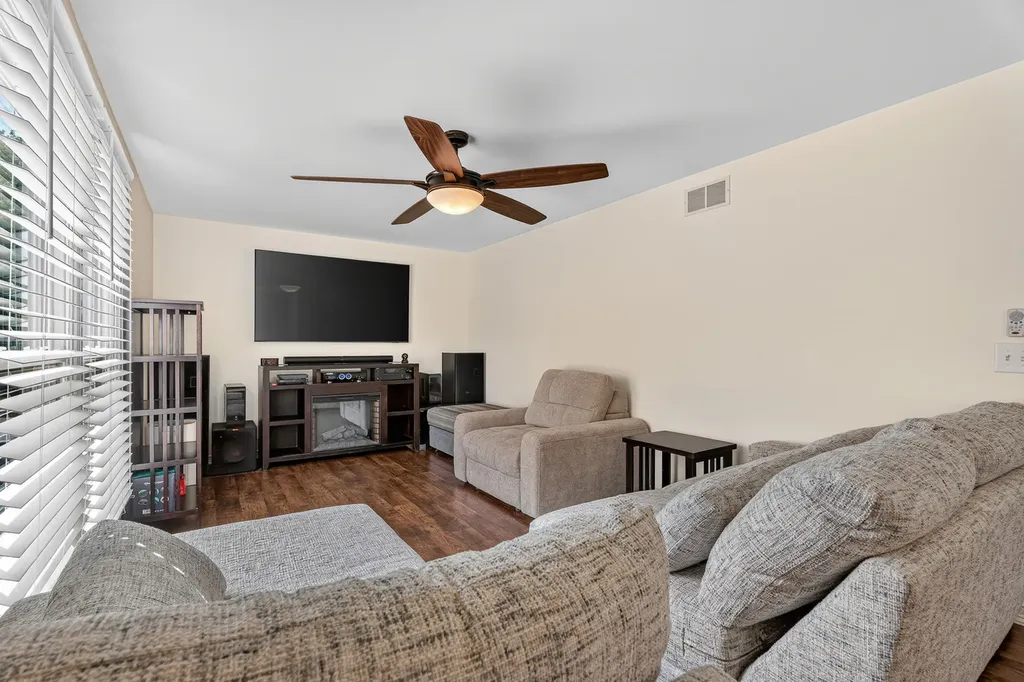 2008 Olde Mill Road Plainfield IL 60586