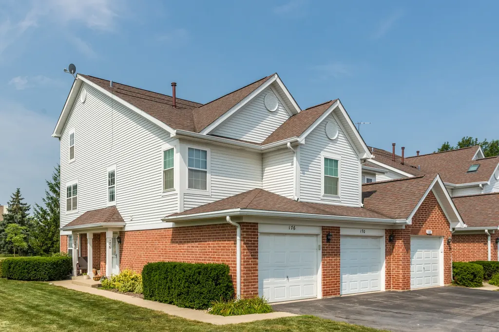176 Birmingham Court Roselle IL 60172