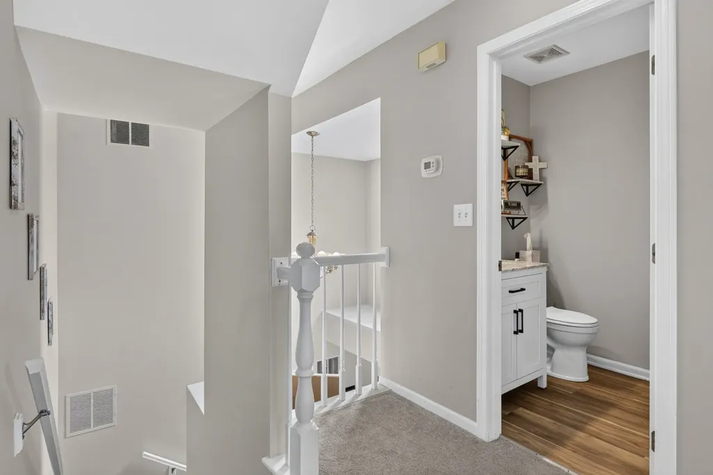 176 Birmingham Court Roselle IL 60172