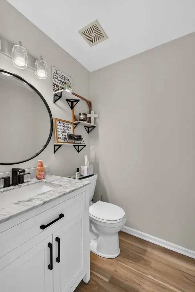 176 Birmingham Court Roselle IL 60172