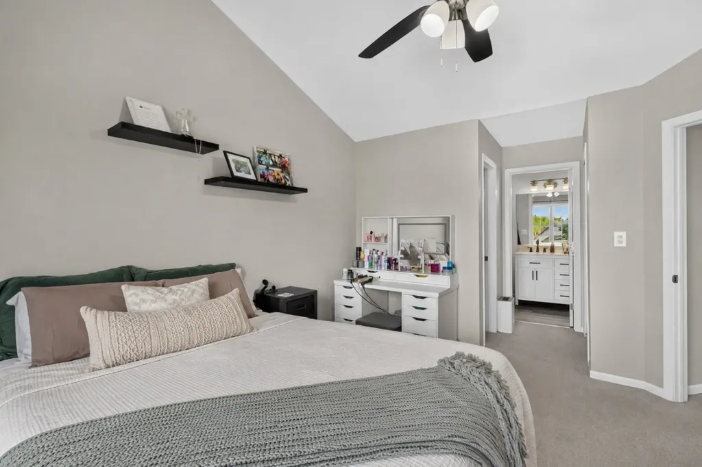 176 Birmingham Court Roselle IL 60172