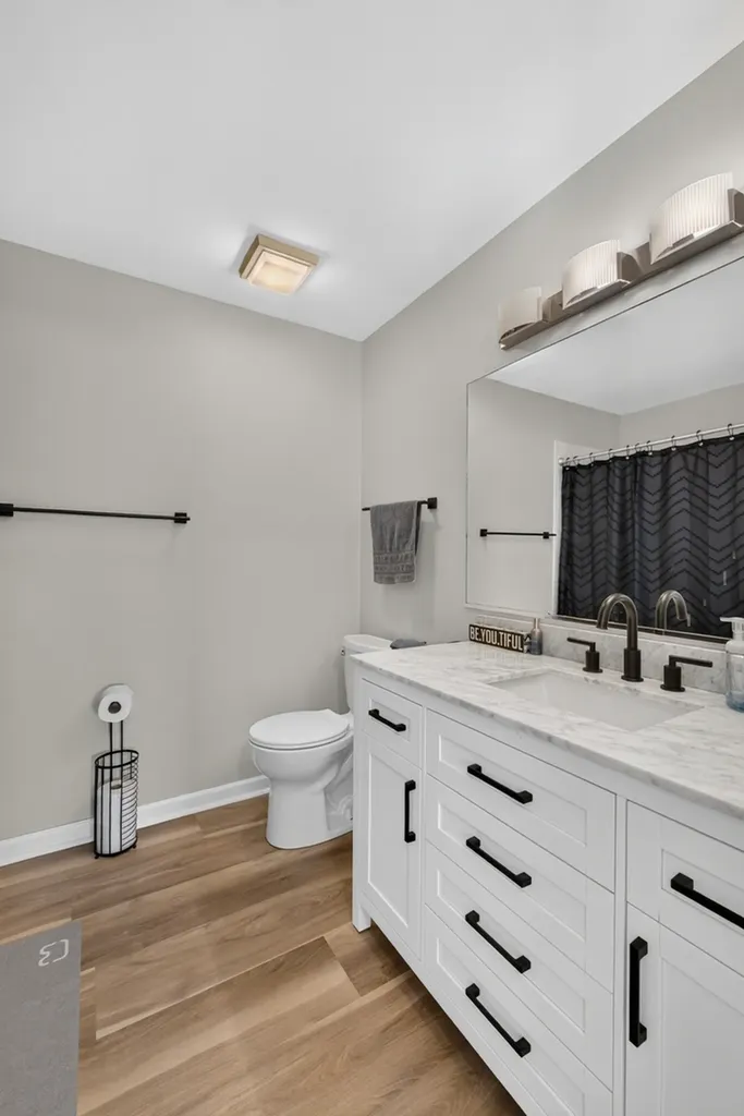 176 Birmingham Court Roselle IL 60172