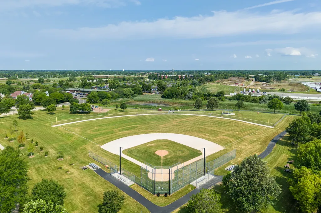 176 Birmingham Court Roselle IL 60172