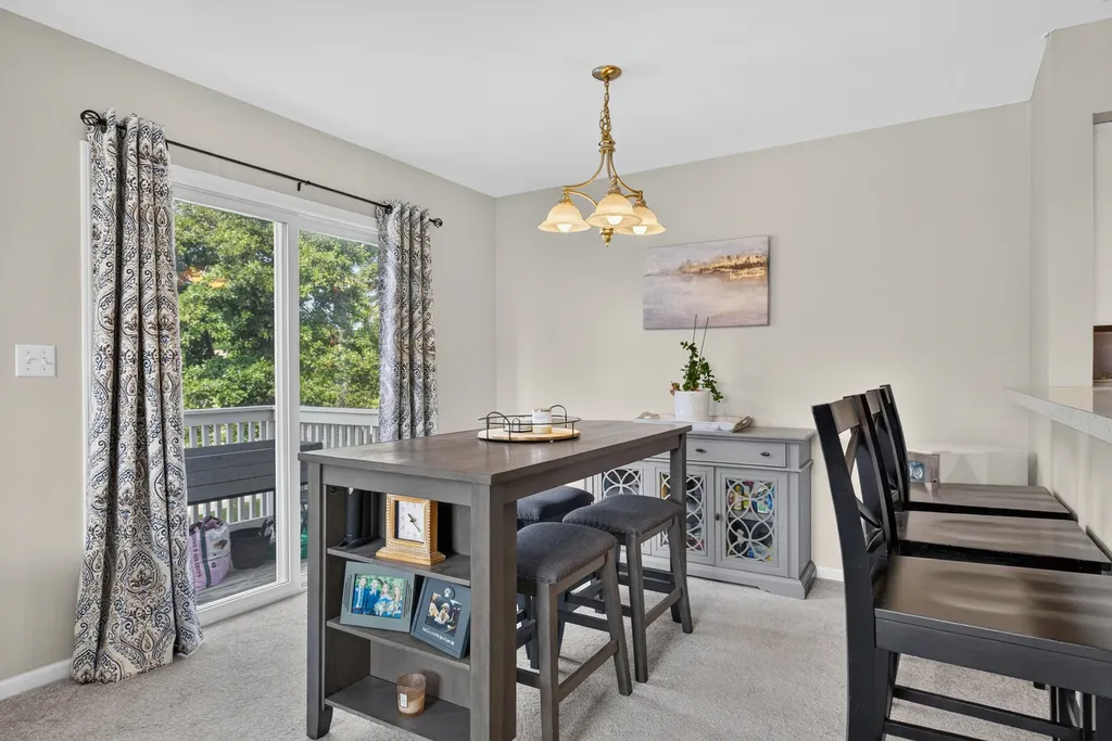 176 Birmingham Court Roselle IL 60172