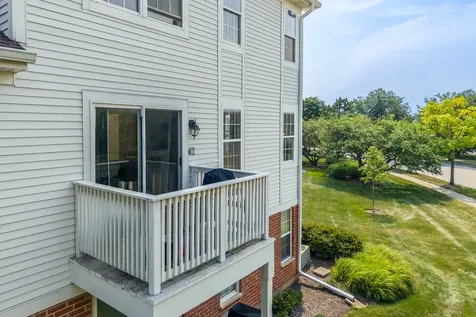 176 Birmingham Court Roselle IL 60172