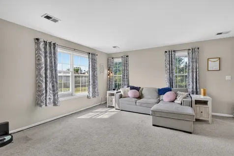176 Birmingham Court Roselle IL 60172