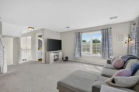 176 Birmingham Court Roselle IL 60172