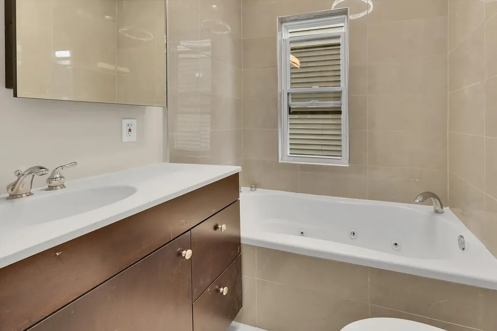 7527 South Chappel Avenue Chicago IL 60649