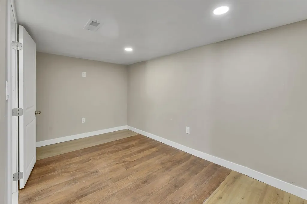 7527 South Chappel Avenue Chicago IL 60649