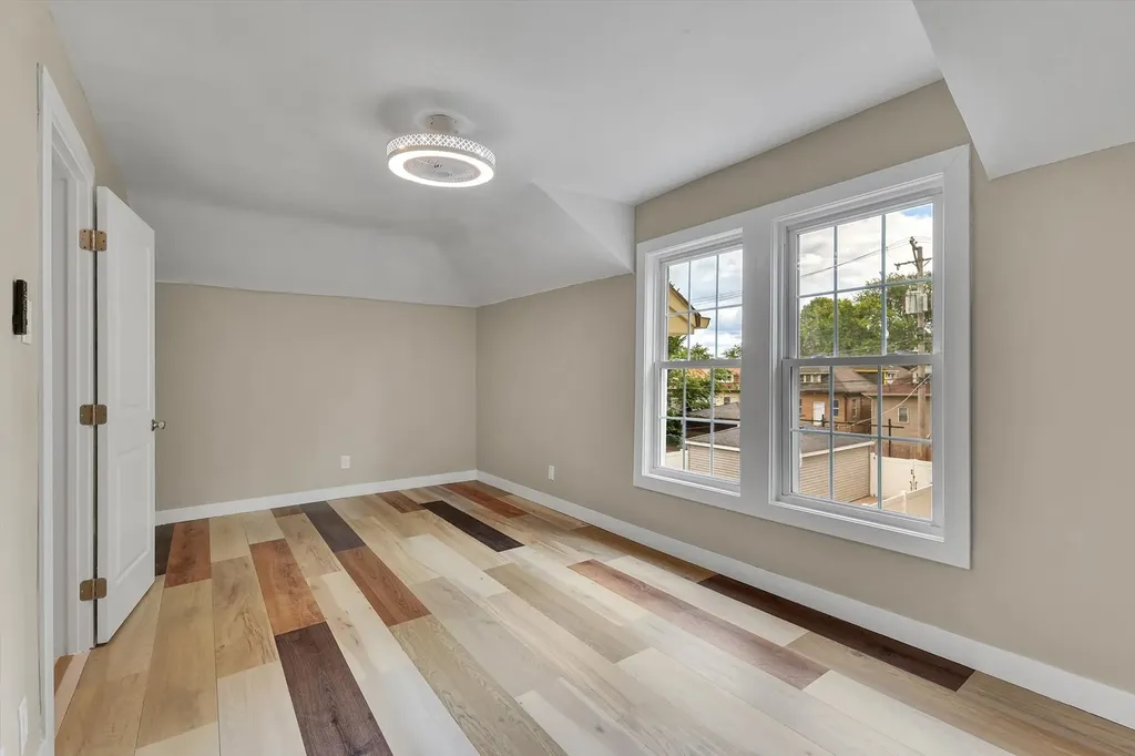 7527 South Chappel Avenue Chicago IL 60649