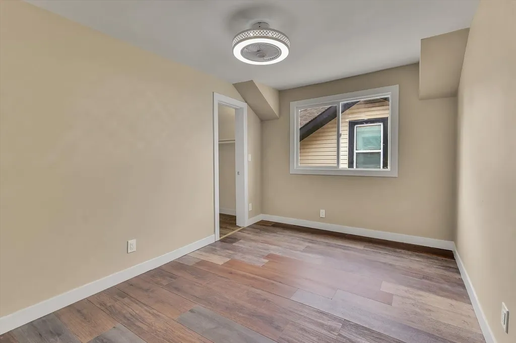 7527 South Chappel Avenue Chicago IL 60649
