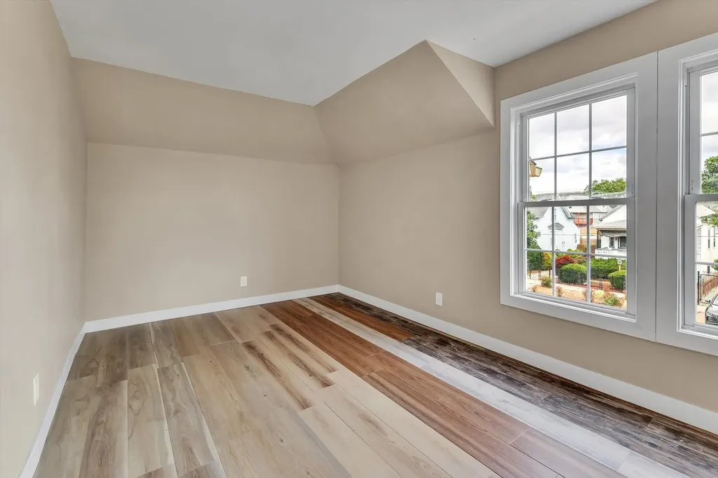 7527 South Chappel Avenue Chicago IL 60649