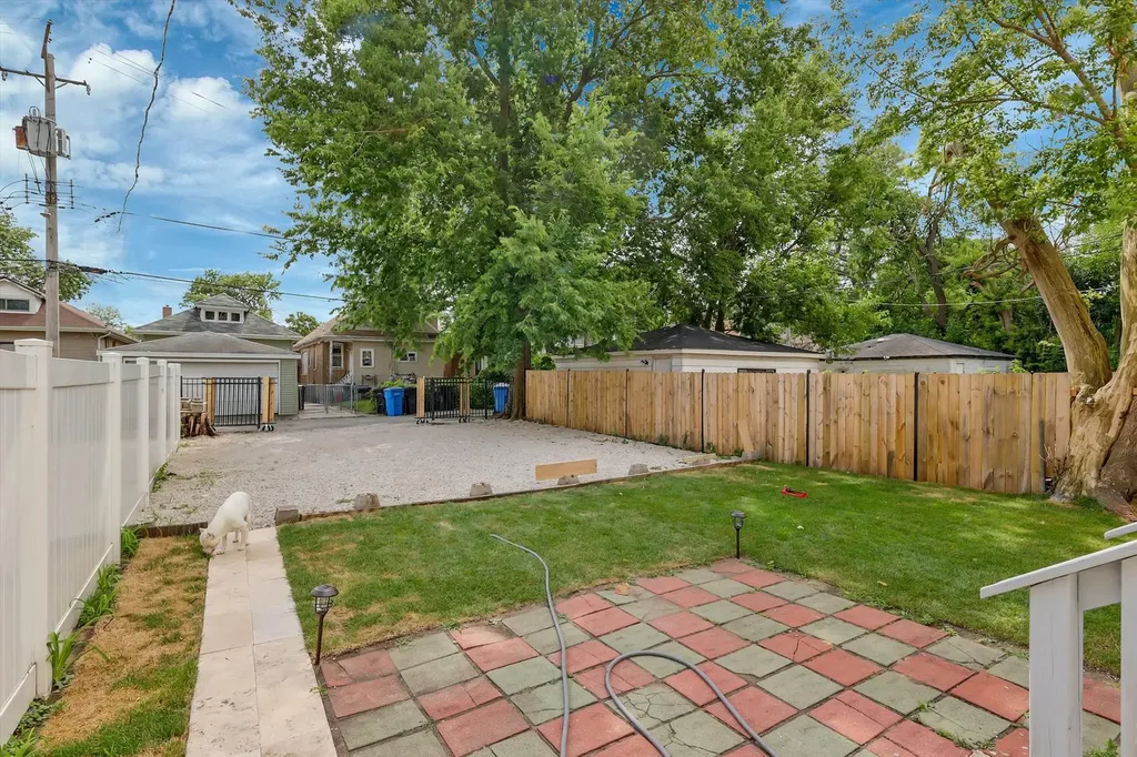 7527 South Chappel Avenue Chicago IL 60649