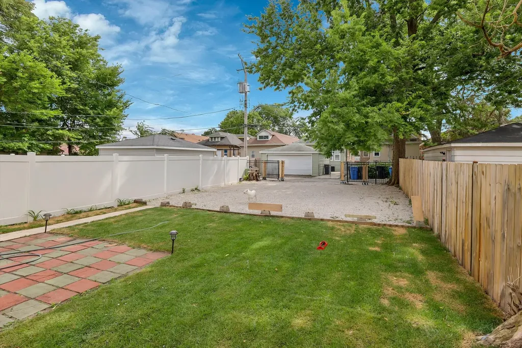 7527 South Chappel Avenue Chicago IL 60649