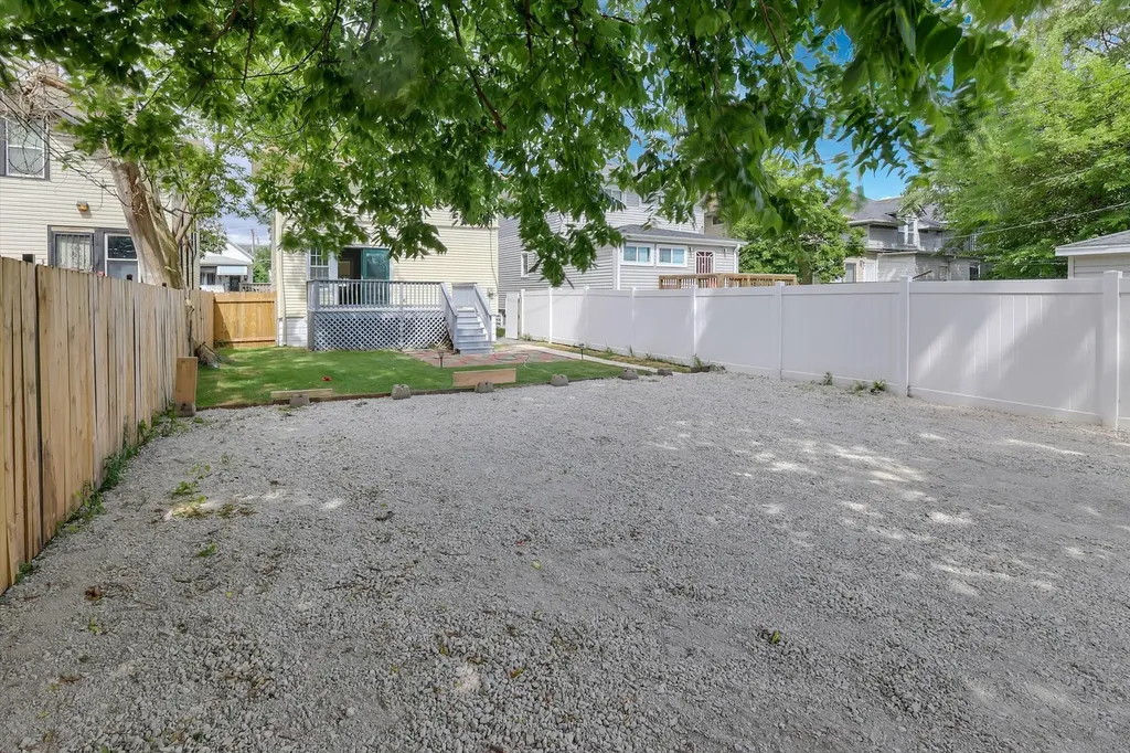7527 South Chappel Avenue Chicago IL 60649
