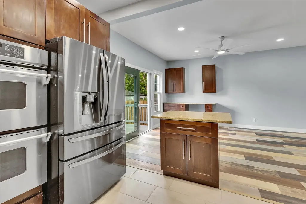 7527 South Chappel Avenue Chicago IL 60649