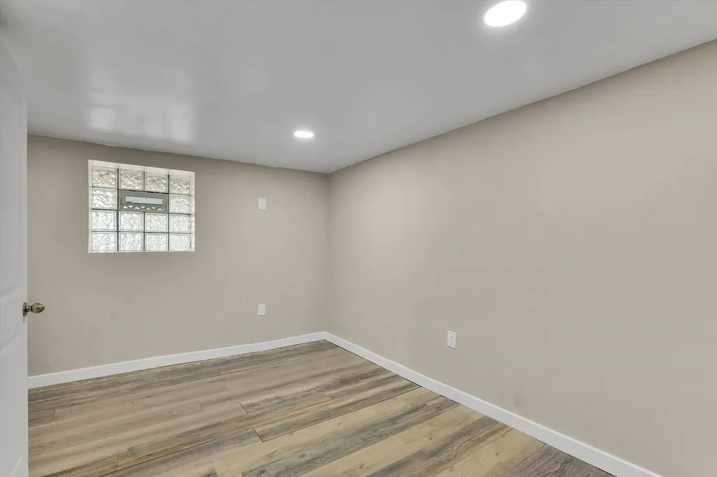 7527 South Chappel Avenue Chicago IL 60649