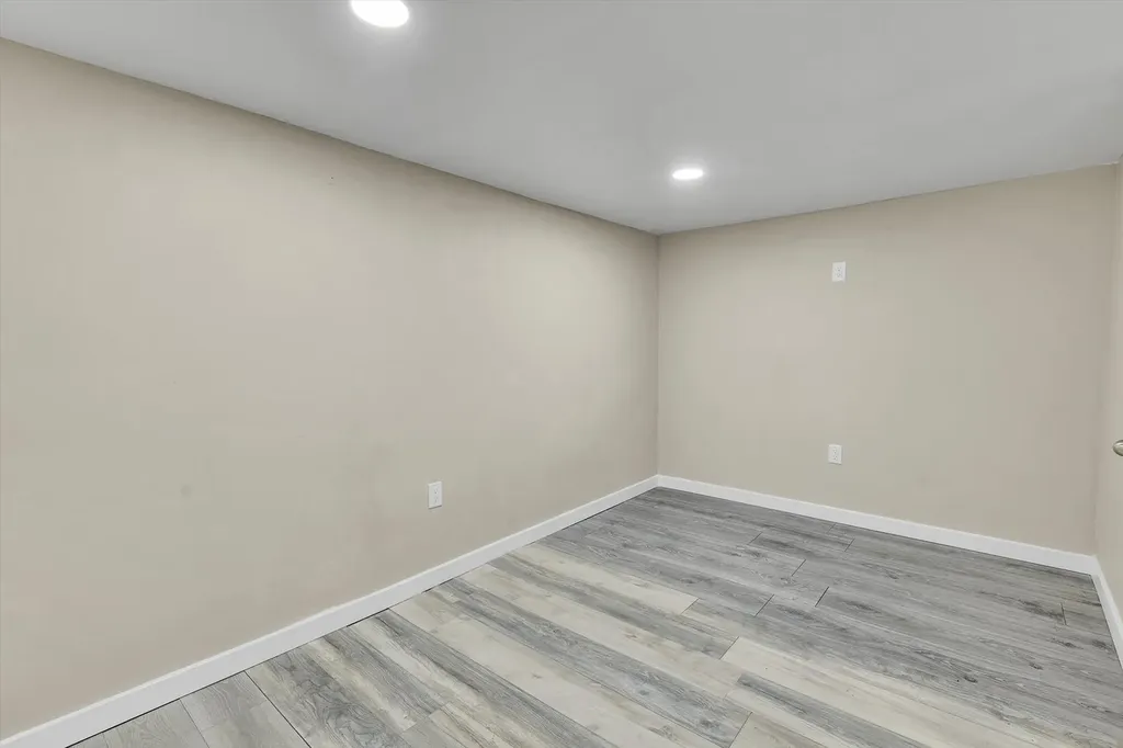 7527 South Chappel Avenue Chicago IL 60649