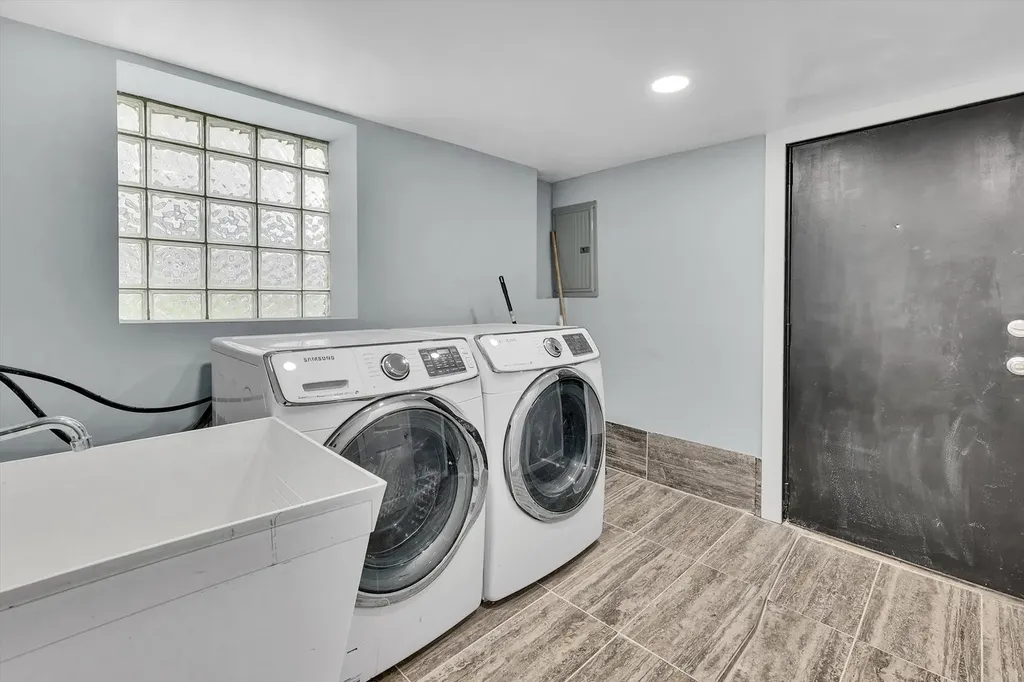 7527 South Chappel Avenue Chicago IL 60649