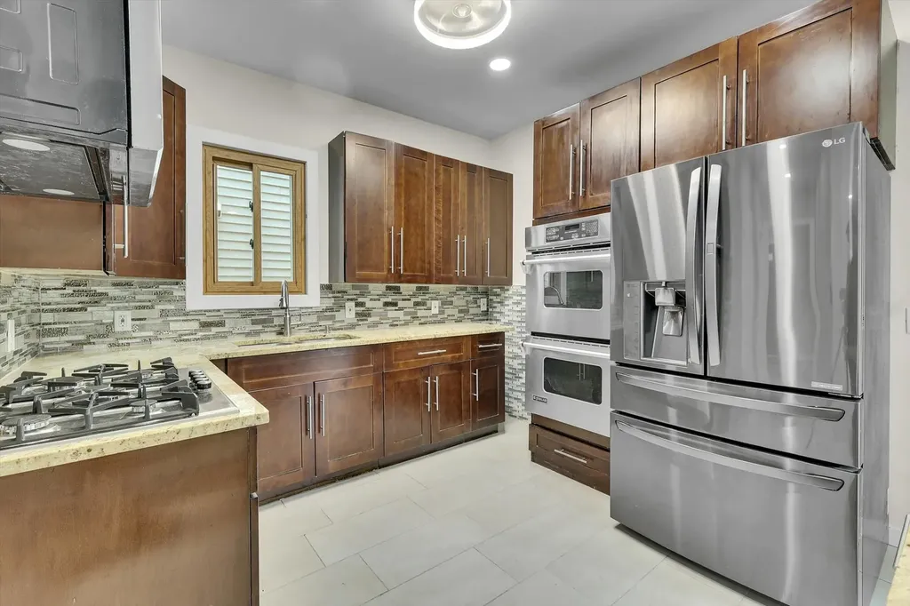 7527 South Chappel Avenue Chicago IL 60649
