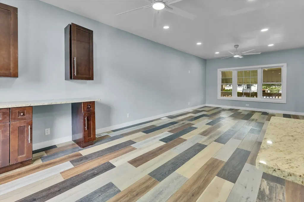 7527 South Chappel Avenue Chicago IL 60649