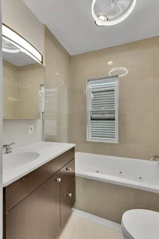 7527 South Chappel Avenue Chicago IL 60649