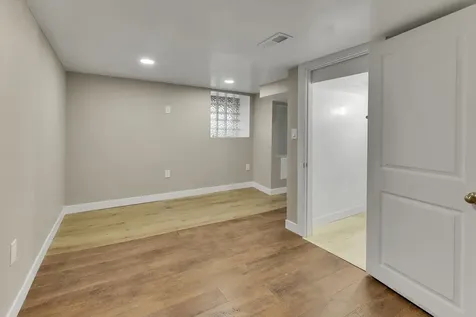 7527 South Chappel Avenue Chicago IL 60649