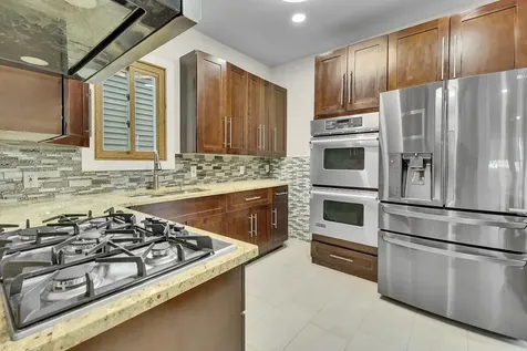 7527 South Chappel Avenue Chicago IL 60649