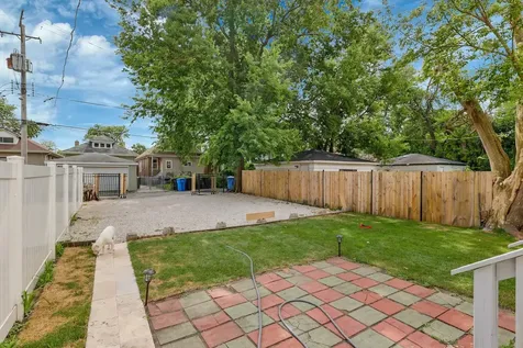 7527 South Chappel Avenue Chicago IL 60649