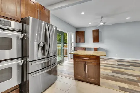 7527 South Chappel Avenue Chicago IL 60649