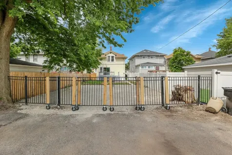 7527 South Chappel Avenue Chicago IL 60649