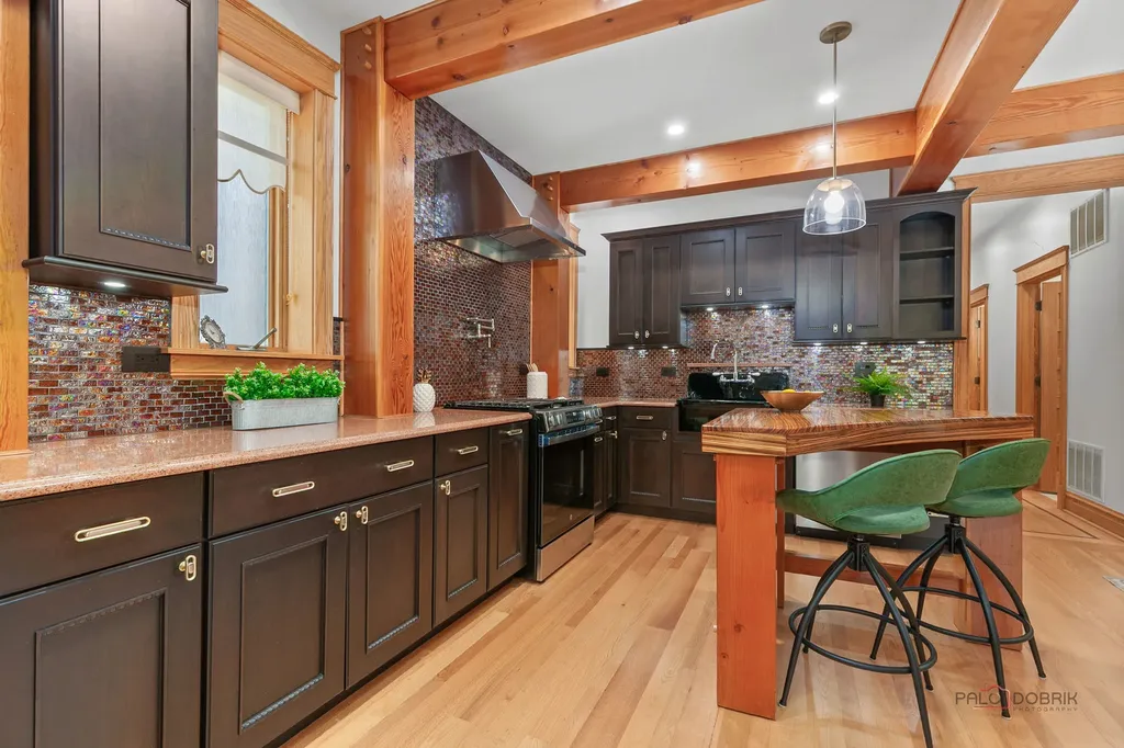 4448 North Tripp Avenue Chicago IL 60630