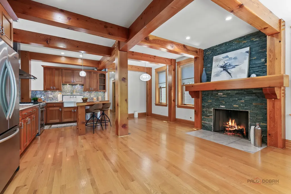 4448 North Tripp Avenue Chicago IL 60630