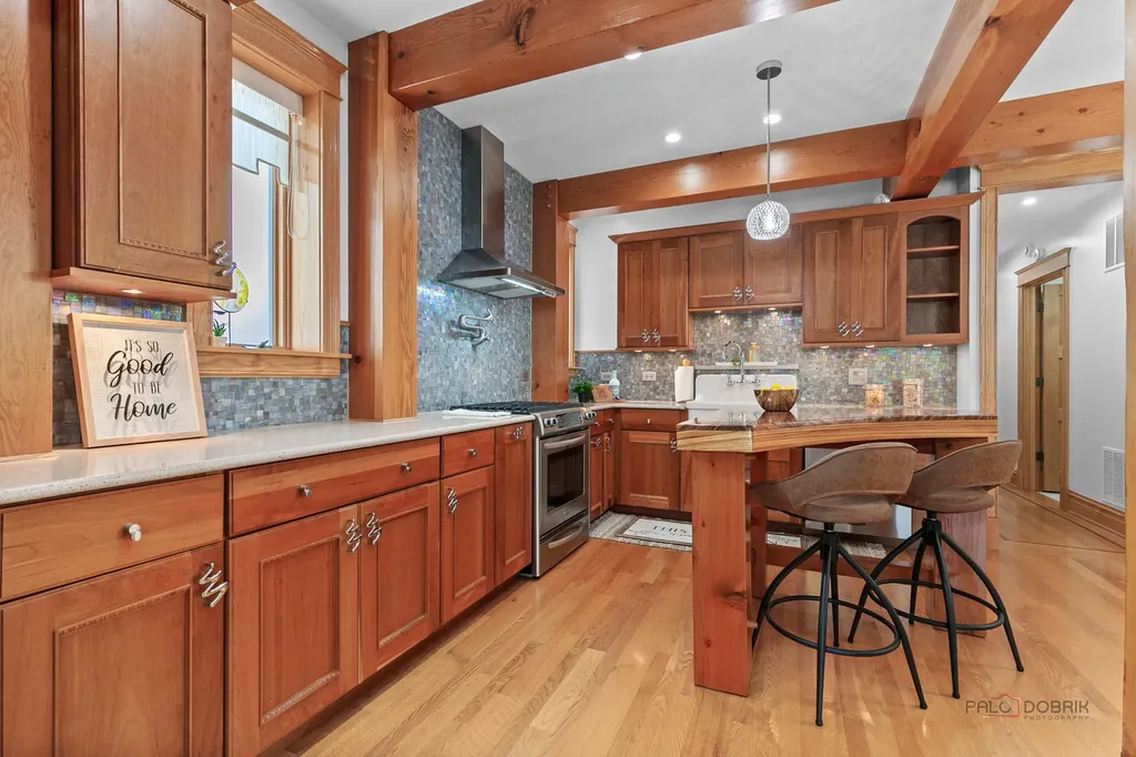 4448 North Tripp Avenue Chicago IL 60630