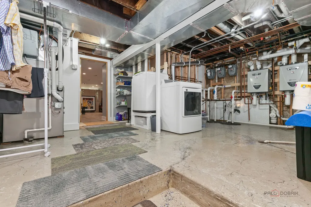 4448 North Tripp Avenue Chicago IL 60630