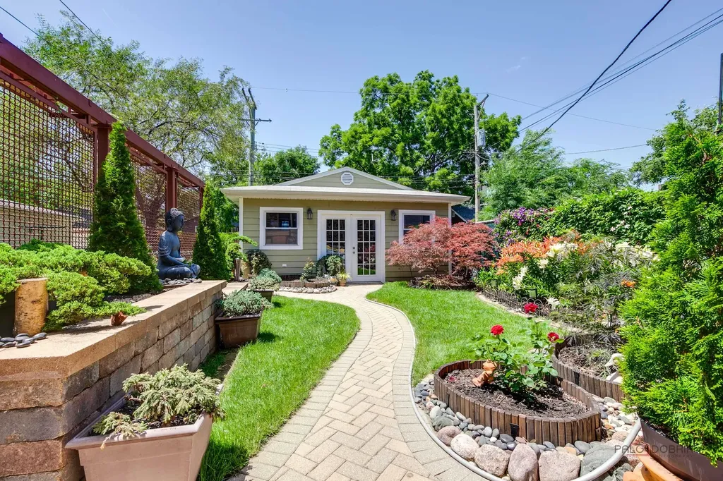 4448 North Tripp Avenue Chicago IL 60630