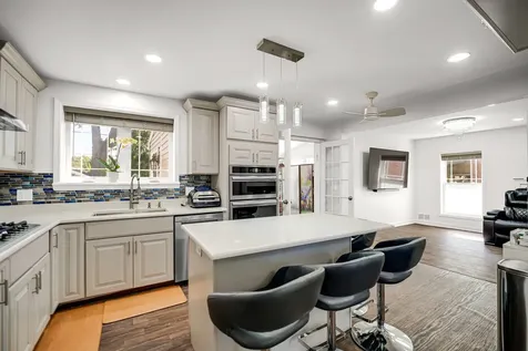 907 East Central Road Mount Prospect IL 60056