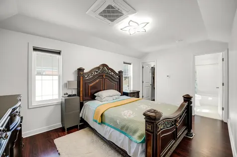 907 East Central Road Mount Prospect IL 60056