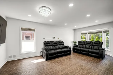 907 East Central Road Mount Prospect IL 60056
