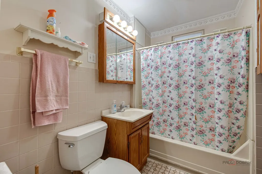 2051 North Kilbourn Avenue Chicago IL 60639