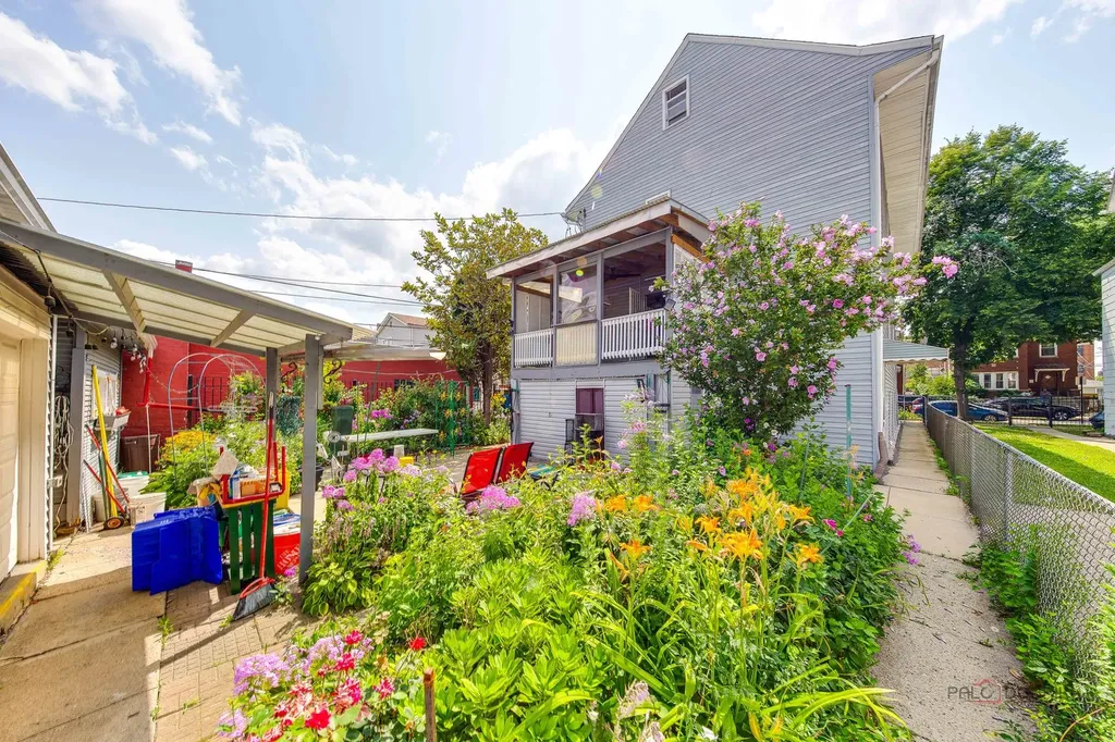 2051 North Kilbourn Avenue Chicago IL 60639