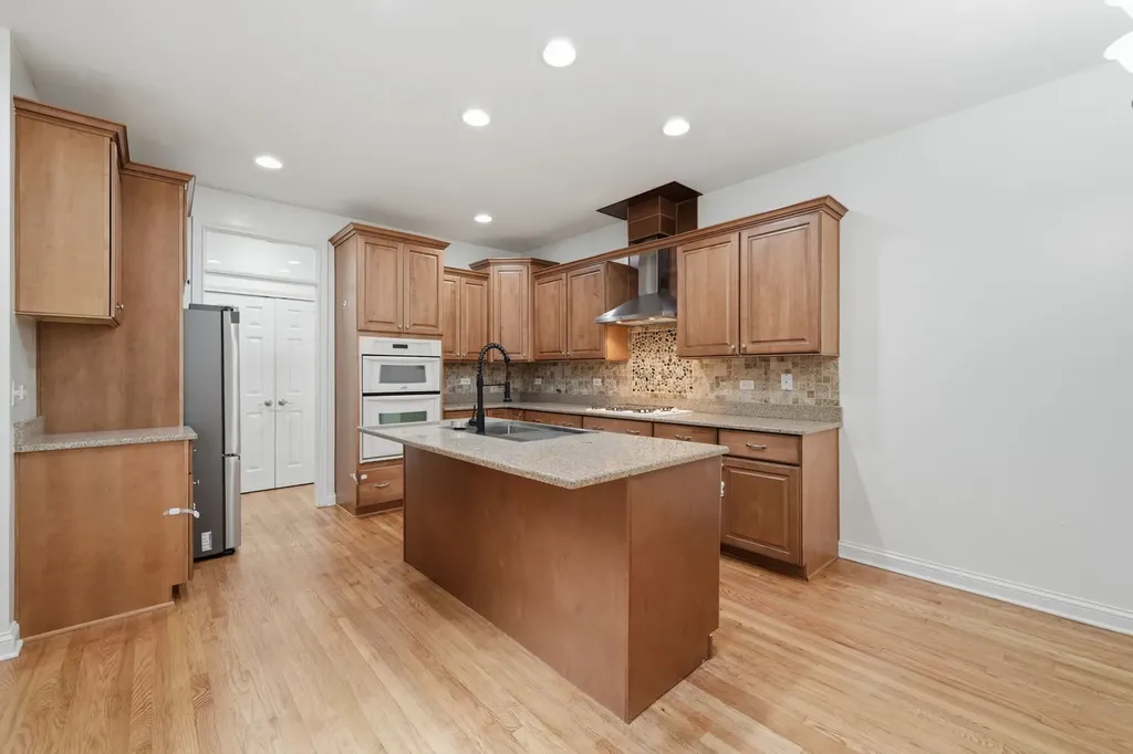 299 Arbor Glen Boulevard Schaumburg IL 60195