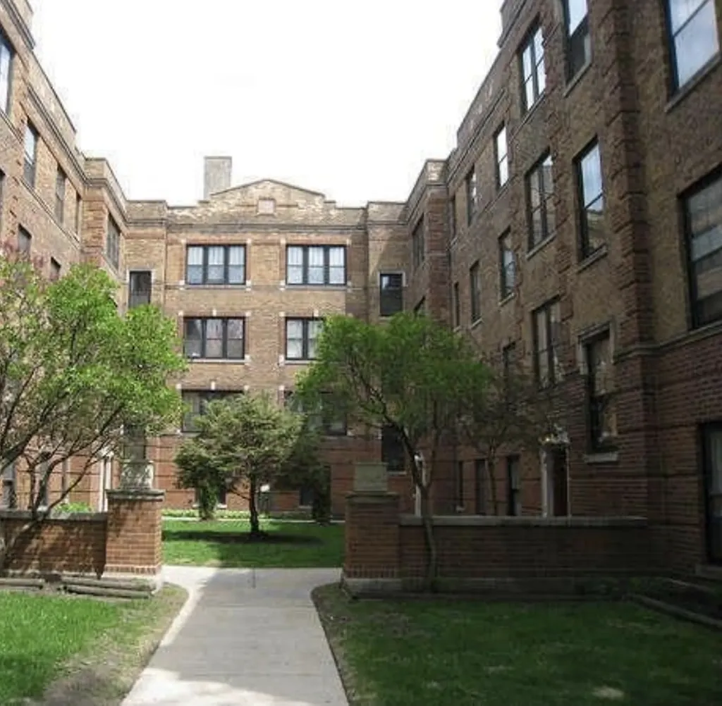 3513 North Racine Avenue Chicago IL 60657