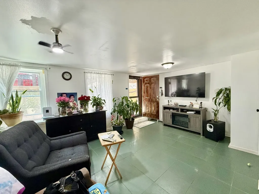 2012 West 21st Place Chicago IL 60608