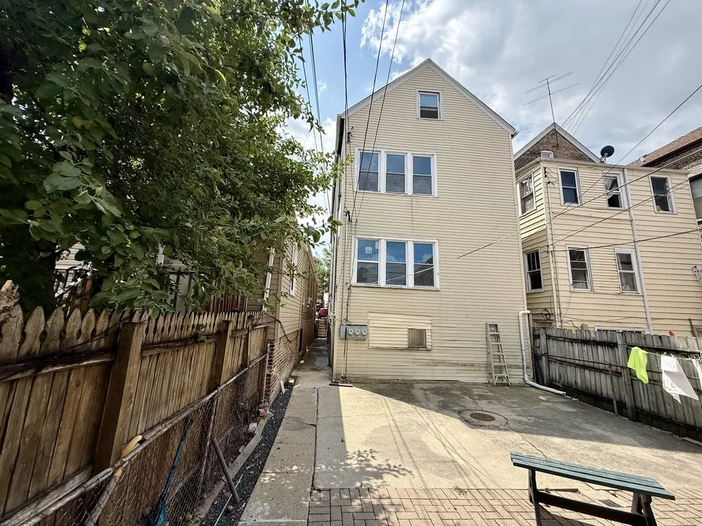 2012 West 21st Place Chicago IL 60608